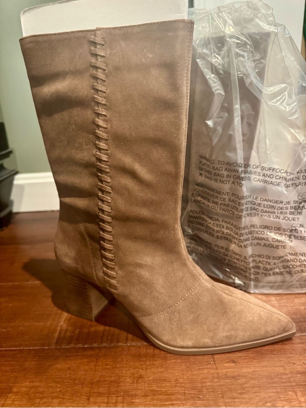 Vince Camuto Lorrys Suede Boots in toasted Taupe NIB